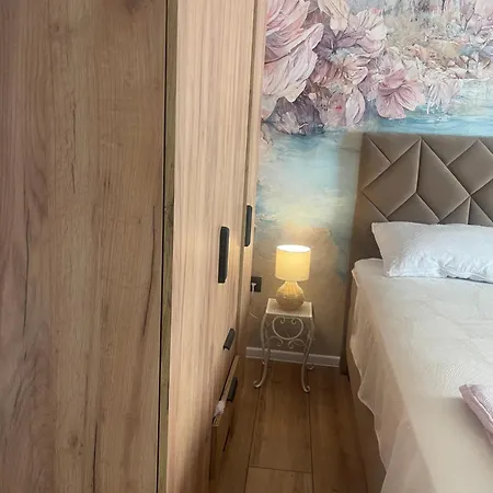 Golden Apartment *