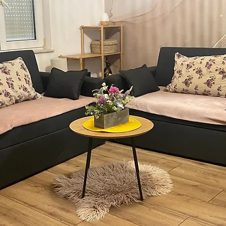 Golden Apartment *